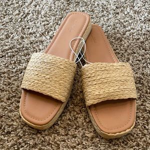 NWT rattan sandals